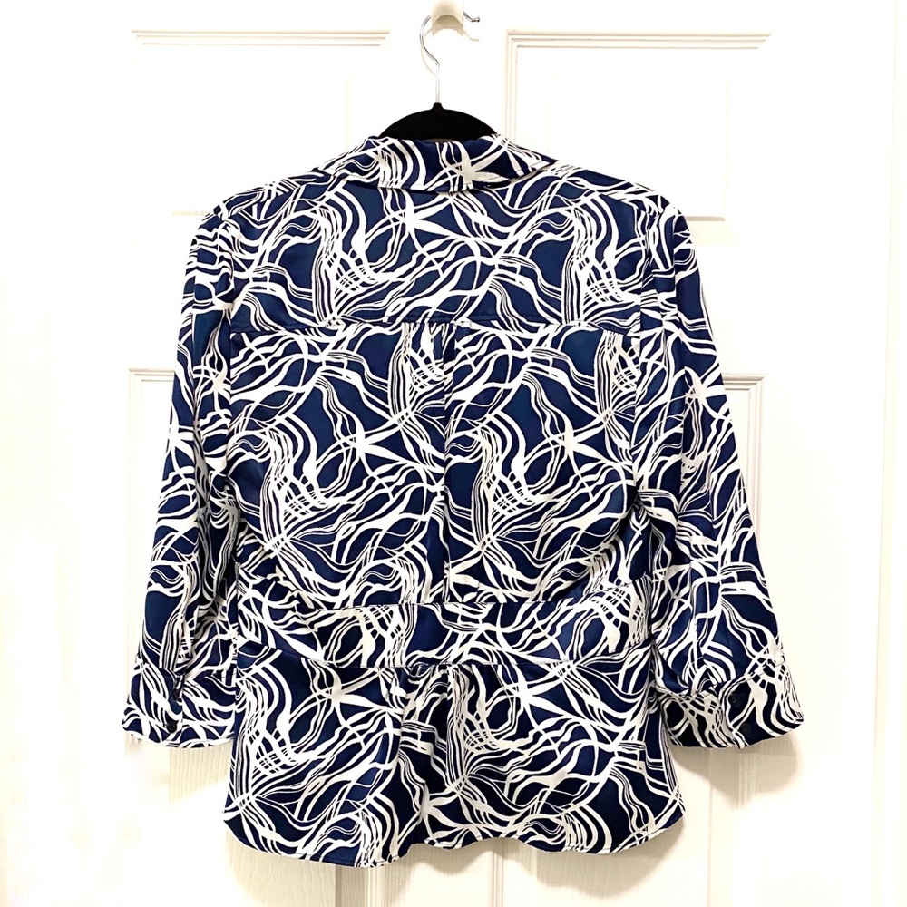 π Ann Taylor Peplum blouse - Picture 2 of 2